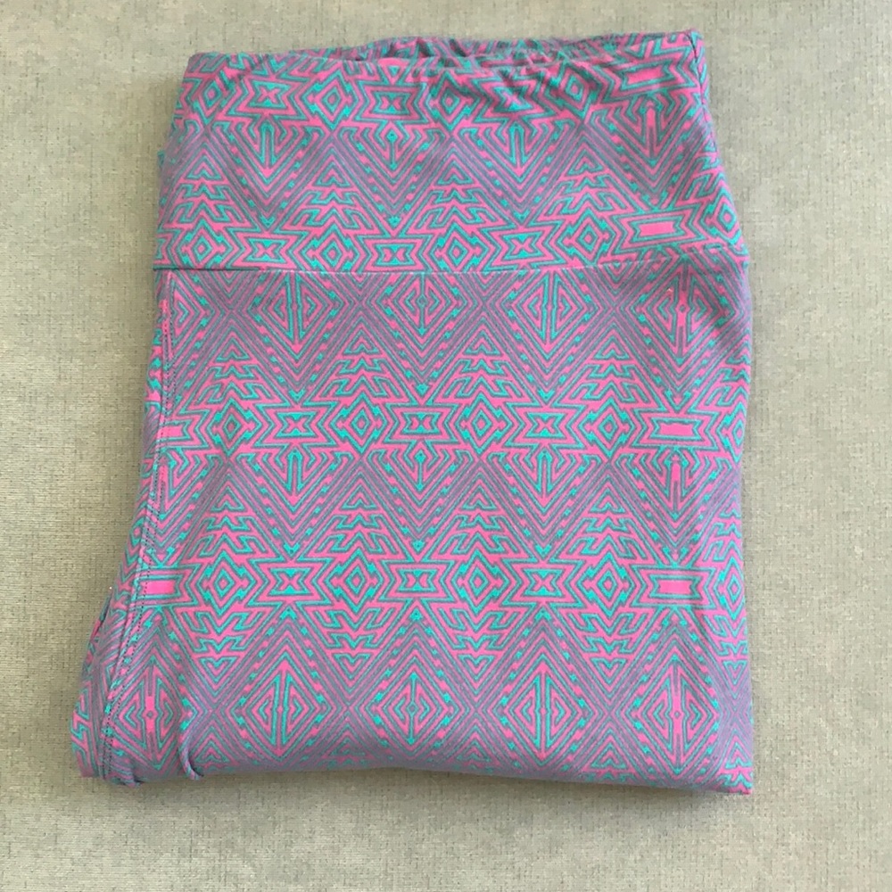 LuLaRoe Tall & Curvy Leggings